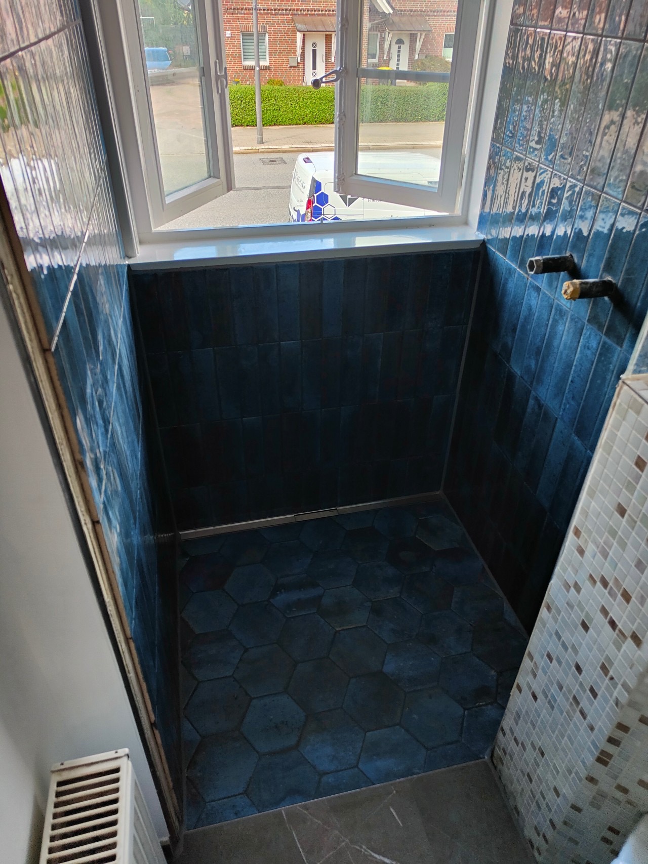 Blaue Hexagonfliesen Dusche Hamburg Fliesenleger