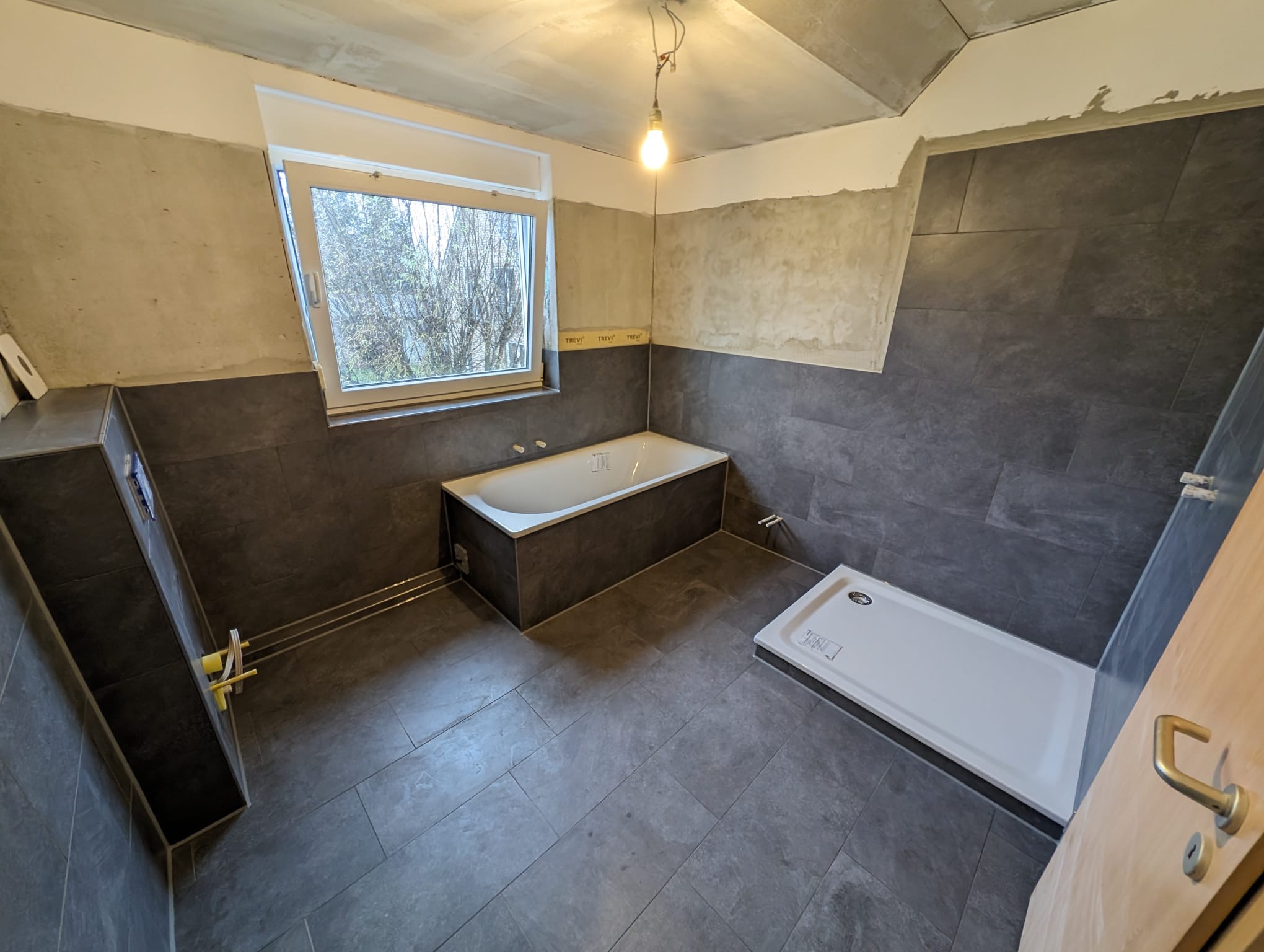Anthrazitfliesen Badezimmer Sanierung Hamburg